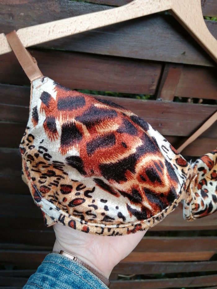 Joli soutien gorge en velours - photo numéro 2