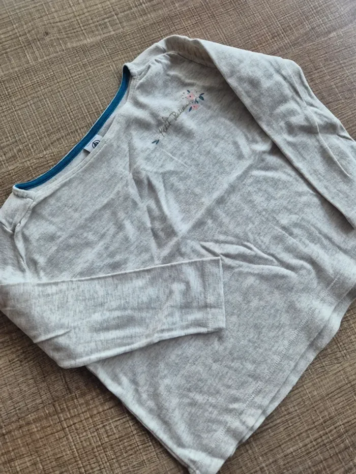 T-shirt épais Petit Bateau 5 ans en excellent état