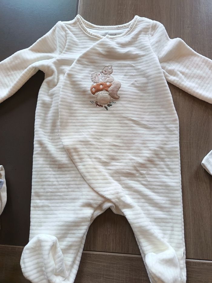 Ensemble pyjama et bodies de taille 3 mois - photo numéro 4