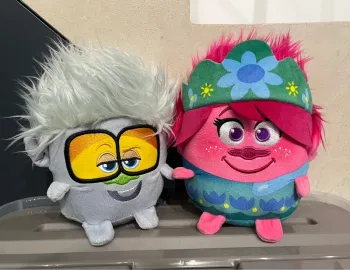 À saisir ! Lot de 2 peluches Trolls environ 20 cm