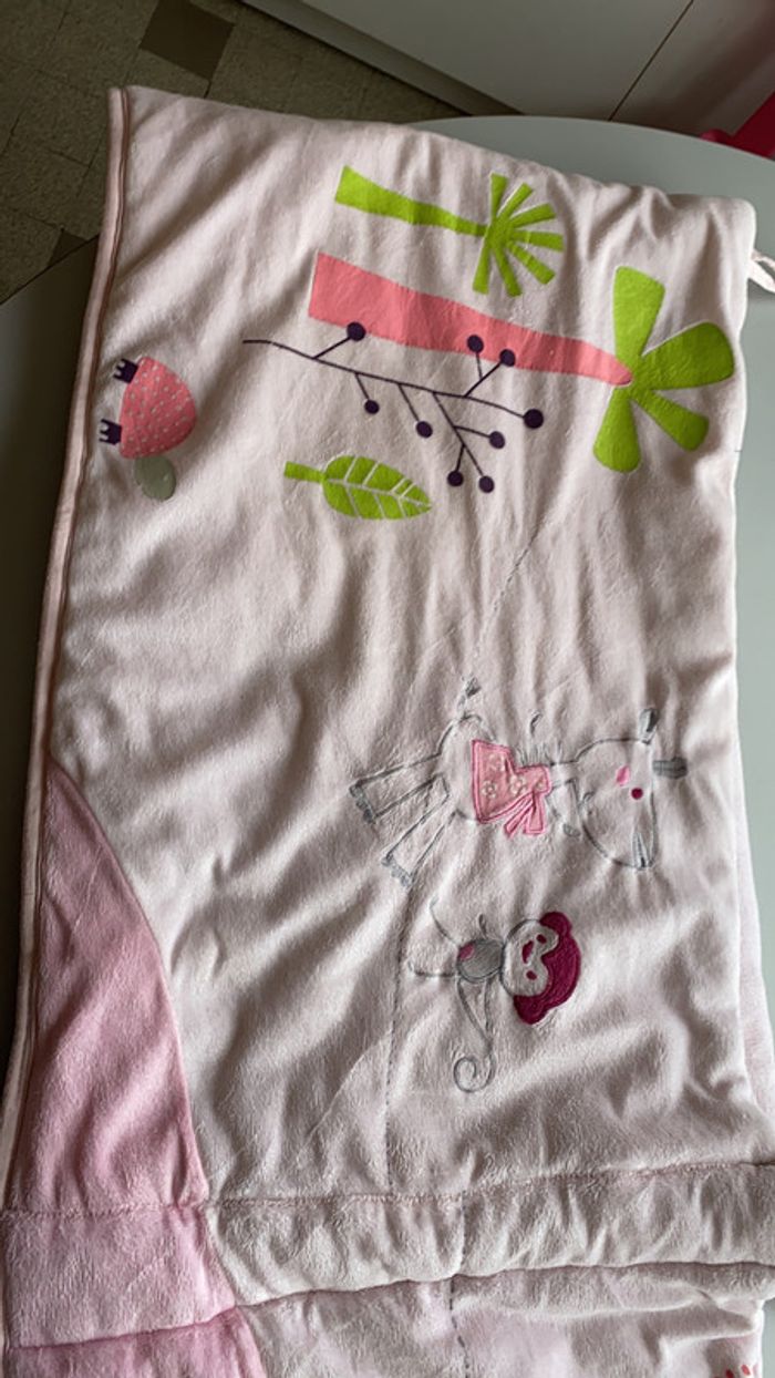 Tour de lit rosé - photo numéro 3