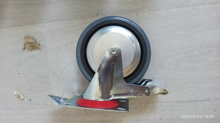 6 grosses roues pivotantes avec freins - photo numéro 6