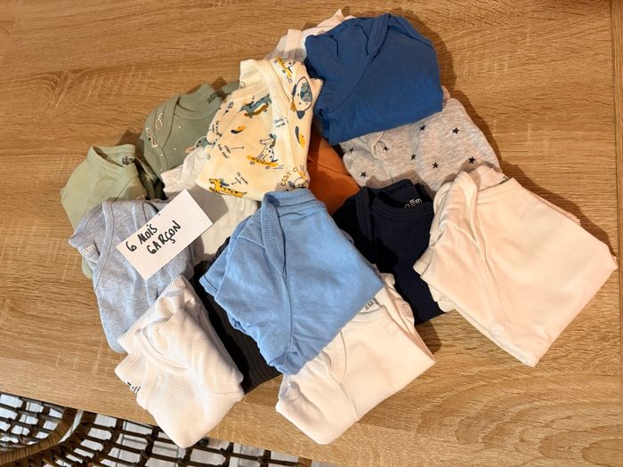 Lot de 15 bodies bébé garçon 6 mois