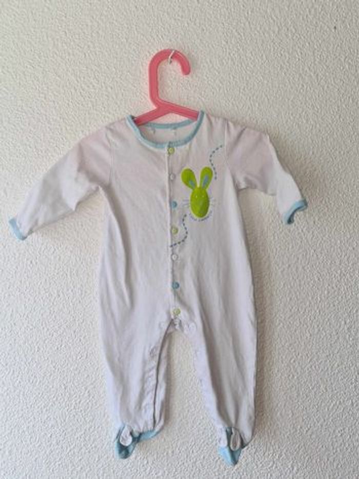 pyjama blanc et bleu lapin