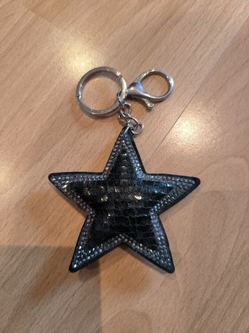 Porte-clés étoile noir