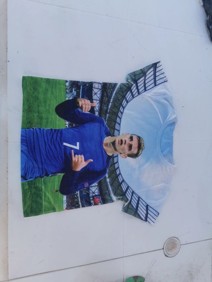 T shirt griezman taille 6 ans