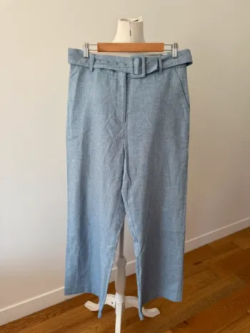 Joli pantalon classe 42/XL avec ceinture tendance négociable