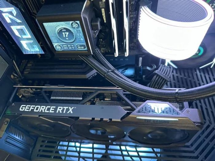 PC de jeu haut de gamme – RTX 4090, Ryzen 7 9800X3D, boîtier tactile HYTE Y70, 64 Go de RAM DDR5 - photo numéro 3