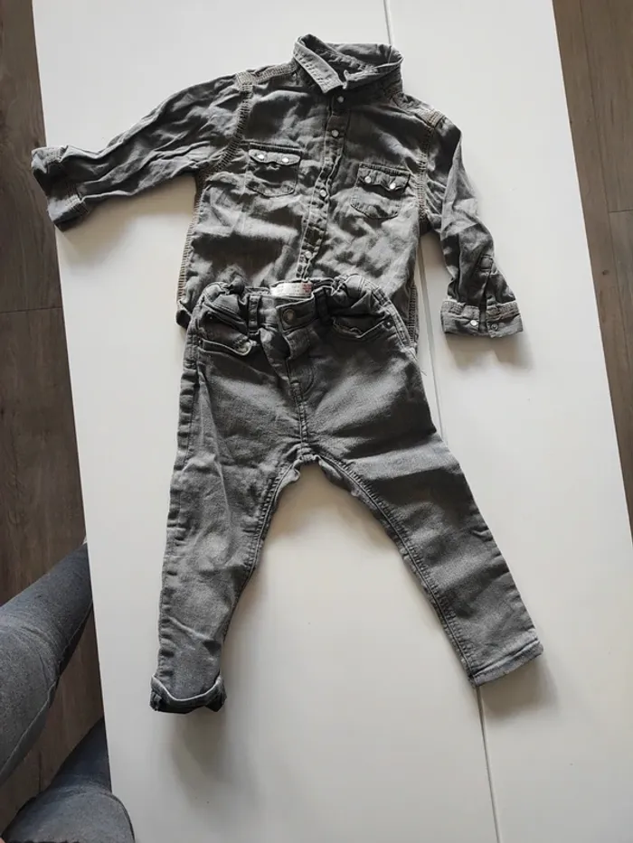 Ensemble chemise grise et pantalon 18 mois