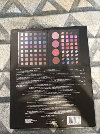 Gloss makeup book