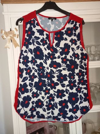 Top / blouse sans manche tricolore imprimée fleurs taille 38 neuve sans étiquette 🌺