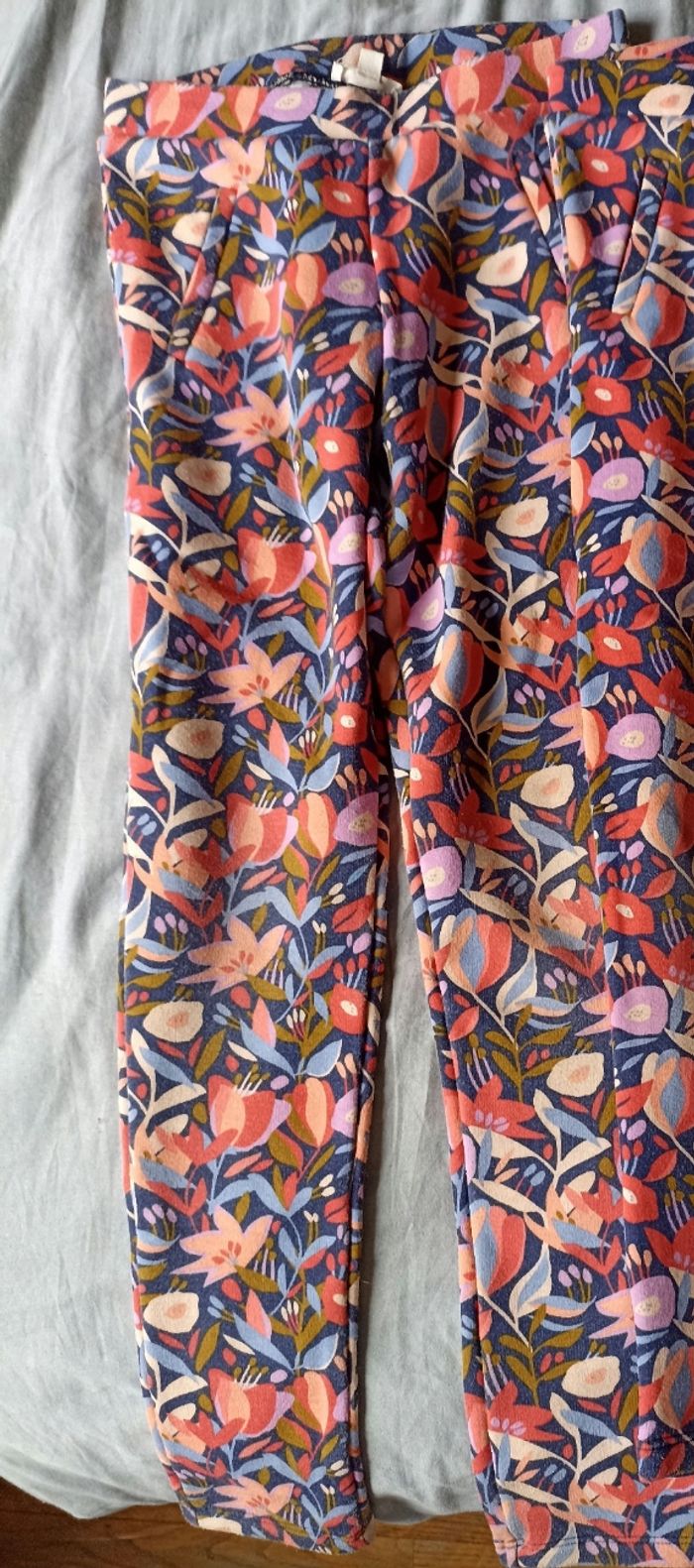 Lot 11 pantalons fille 9-10 ans