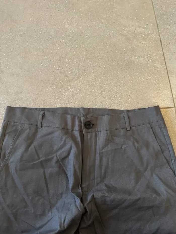 Pantalon gris, neuf sans étiquette, 46x105cm - photo numéro 2