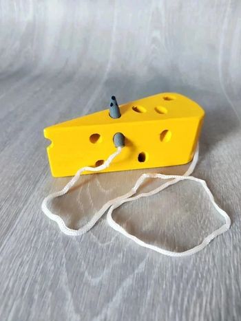 Ver qui mange du fromage motricité fine