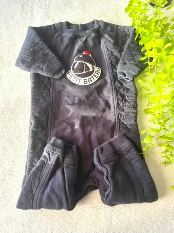 Très belle combinaison  épais à longue manche  petit garçon