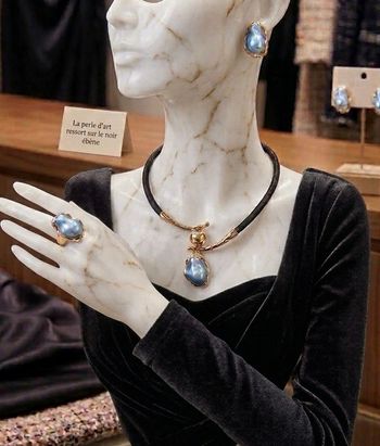 Bijoux Chic - Collier, Boucles d'oreilles & Bague - Perles Bleues Baroque/Iridescentes & Métal Doré