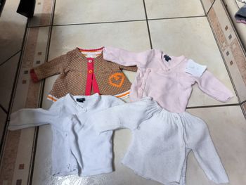 Brassières /gilets 1 mois