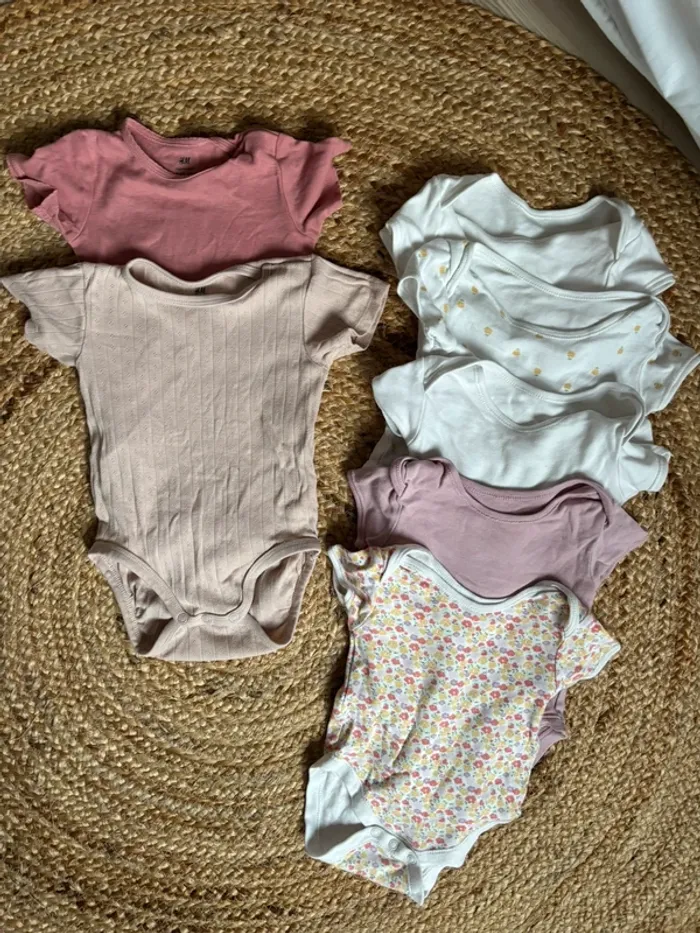 Lot de 7 bodys Mc Primark H&M 12 mois parfait état