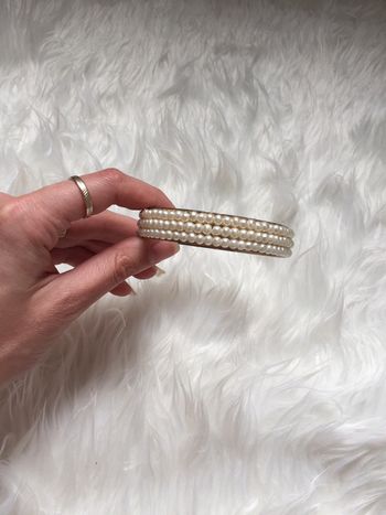 Bracelet ornés de perles blanche