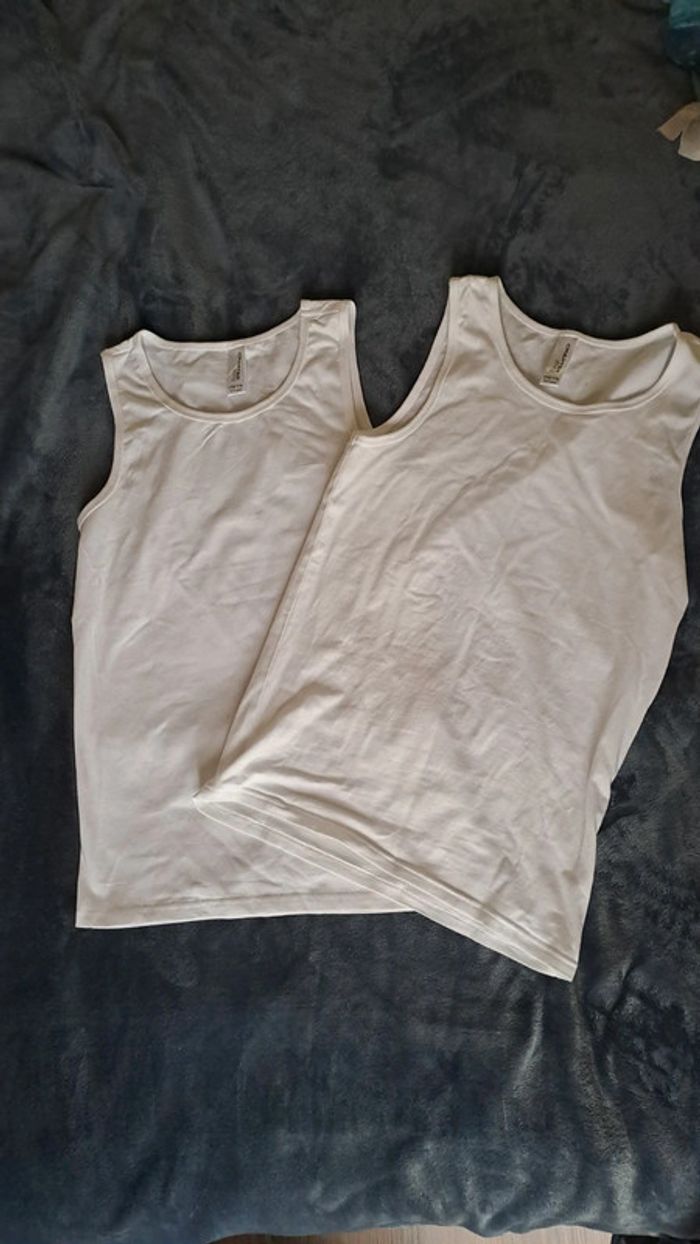 💚Lot 2 débardeurs blancs – taille 12 ans - photo numéro 2