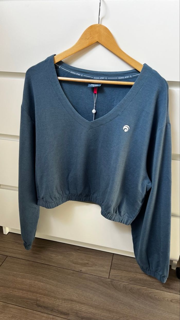 Sweat Oceans Apart col V taille L oversize