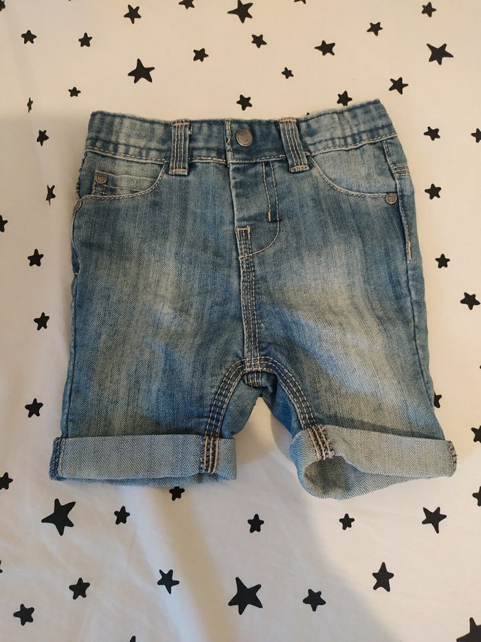 Short en jean taille 9 mois