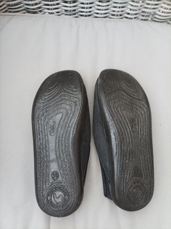 Jolis chaussons garçon T39 neufs - photo numéro 2