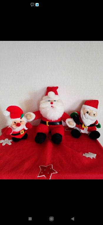 Lot de 3 peluches père Noël ☃️🎅 très bon état  taille différentes