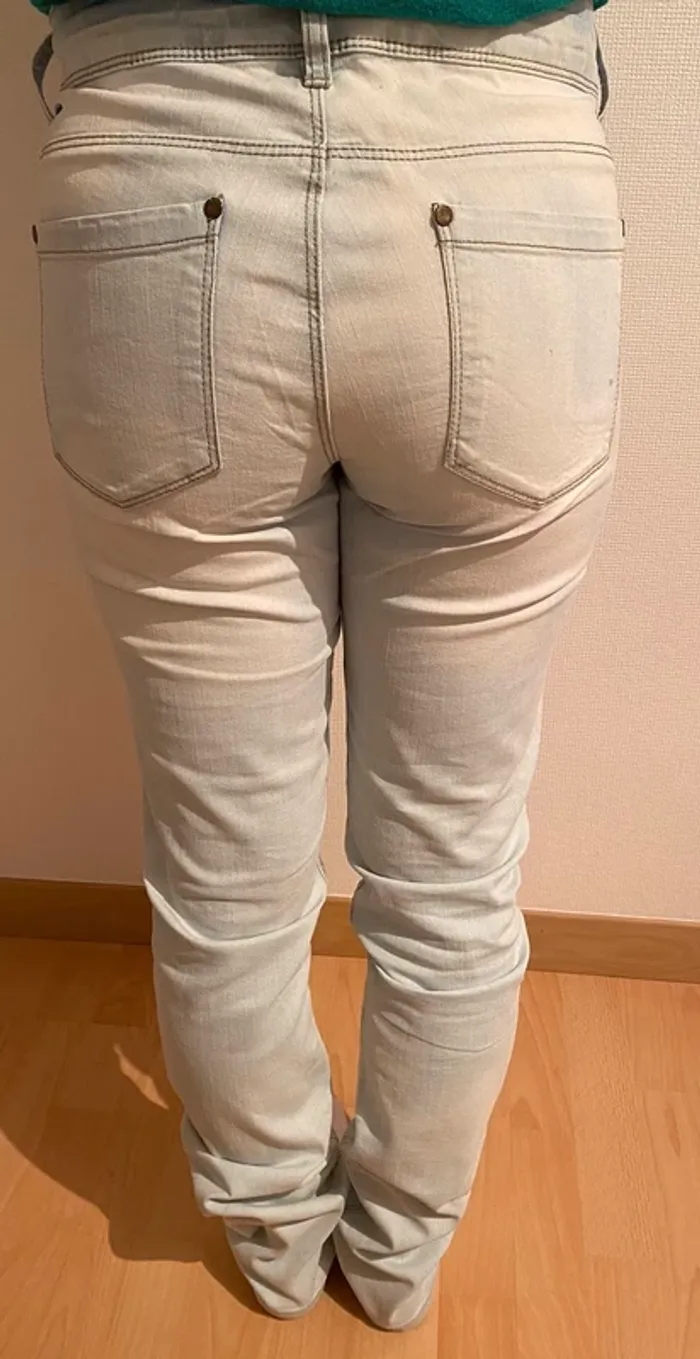 Jean a trou Jennifer taille 36 - photo numéro 7