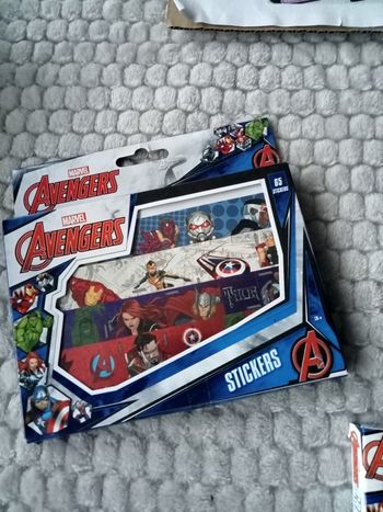 Lot de 65 stickers Avengers