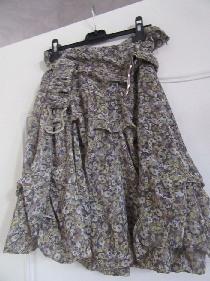 Jupe motif fleurs taille 44  A. thiery - photo numéro 2