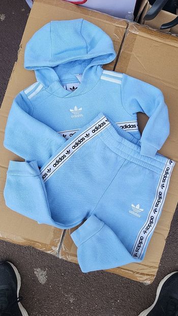 Survêtement addidas