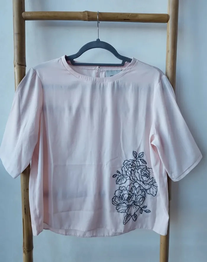 Blouse satinée brodée Asos t. 38 rose pâle manches 3/4 - photo numéro 6