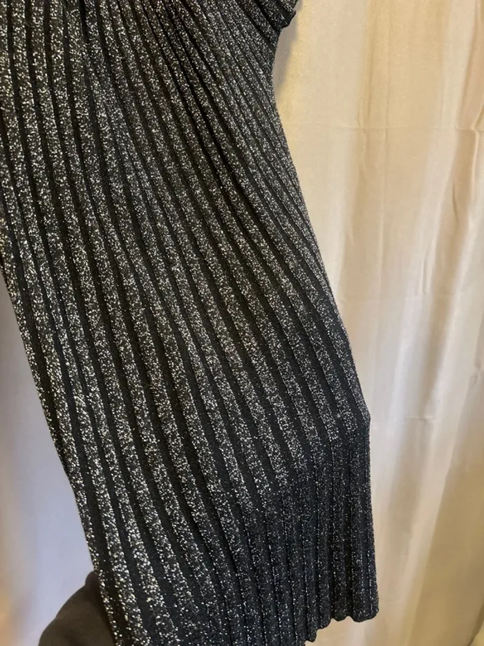 Jolie robe noir paillettee - photo numéro 2