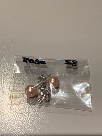 Boucles d’oreilles Adopt’ n•58 Perles boules rose Structures tiges + fermoirs argentés  Bijoux