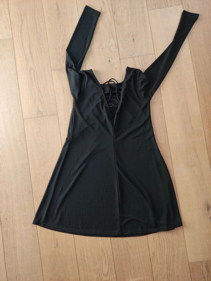 Robe noire - photo numéro 2