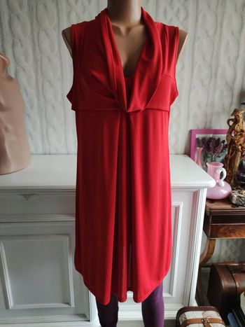 Robe rouge col bénitier formule t5