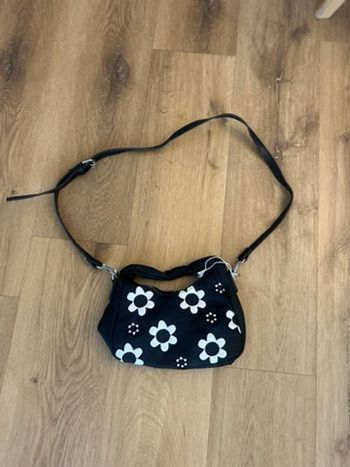 Sac à main noir à fleurs Skinnydip London Festival Daisy