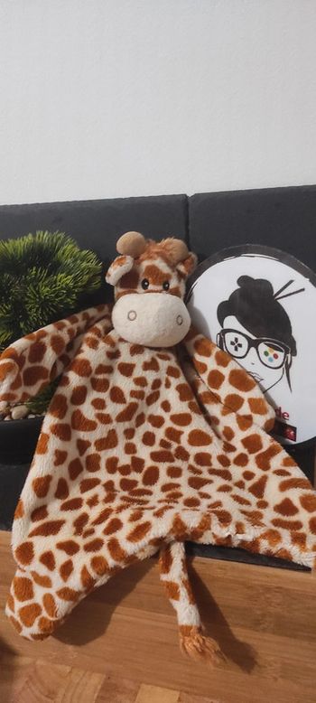 Doudou plat girafe Kimabloo taches marron beige jaune Brioche Plat La Halle