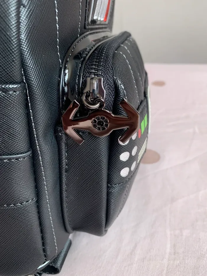 Sac Loungefly Star Wars Dark Vador - photo numéro 6