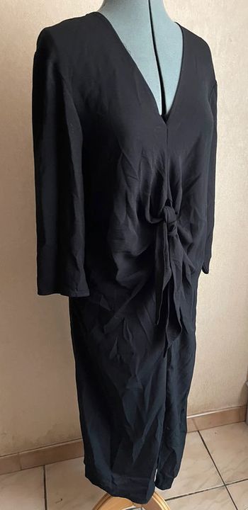 Petite robe noire fluide et drapée 38