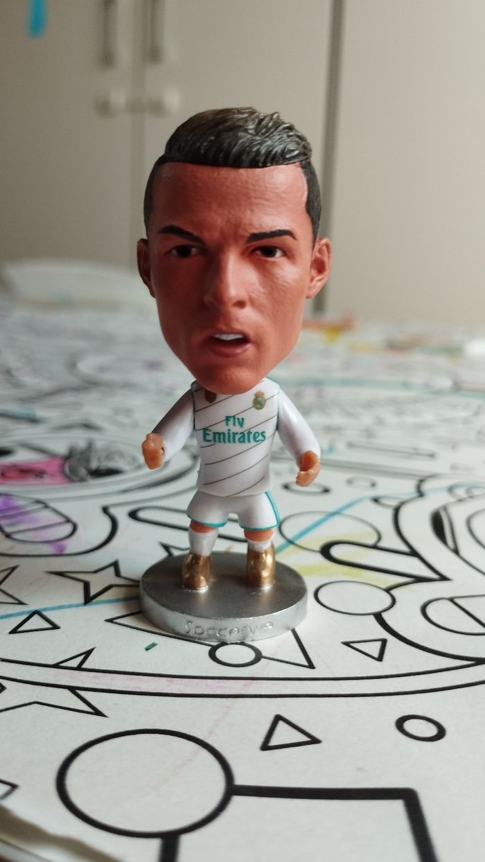 Lot de 4 figurines Real Madrid neuves - photo numéro 2