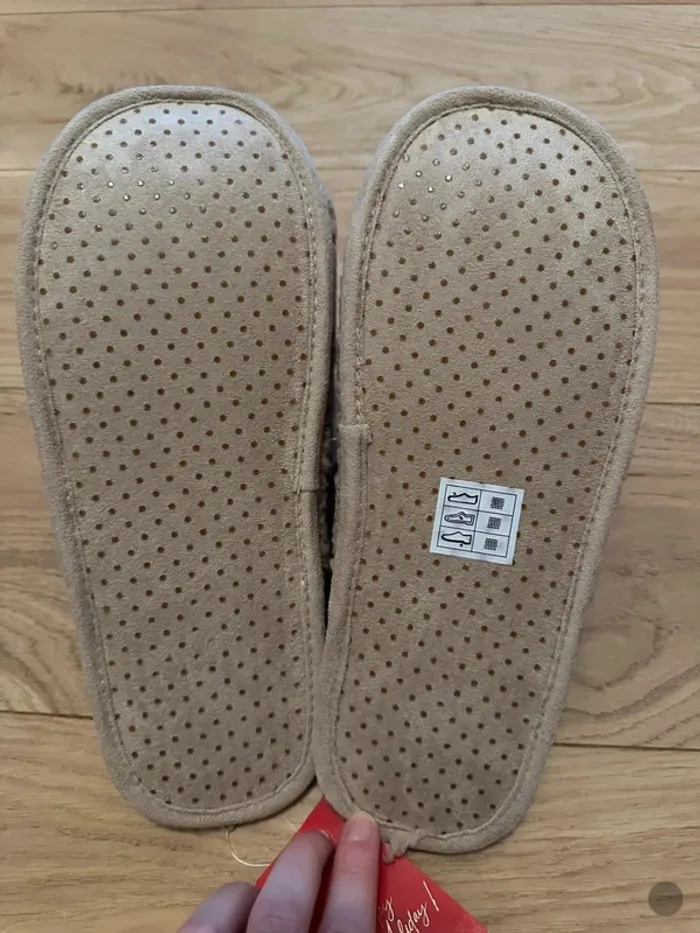 Pantoufles chaussons neuves taill 39-41 - photo numéro 6