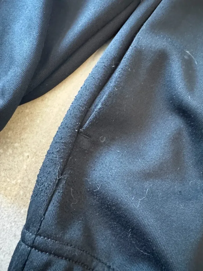 Veste nike air bon état mais il y a quelques traces, taille S - photo numéro 4
