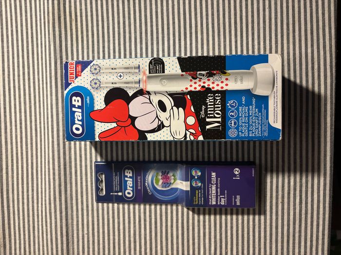 Brosse à dents électrique Oral-B édition Minnie - photo numéro 3