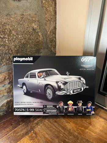 Voiture James Bond 007 Aston Martin DB5 Playmobil dans le film Goldfinger 1964
