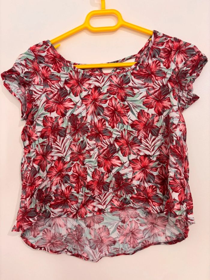 Top fleuri rouge et vert