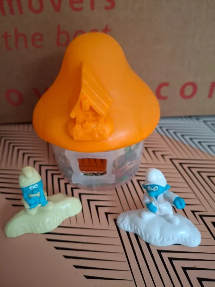 2 maisons Schtroumpf et figurines - photo numéro 3