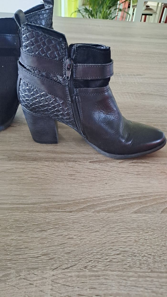 Jolie paire de bottines - photo numéro 2