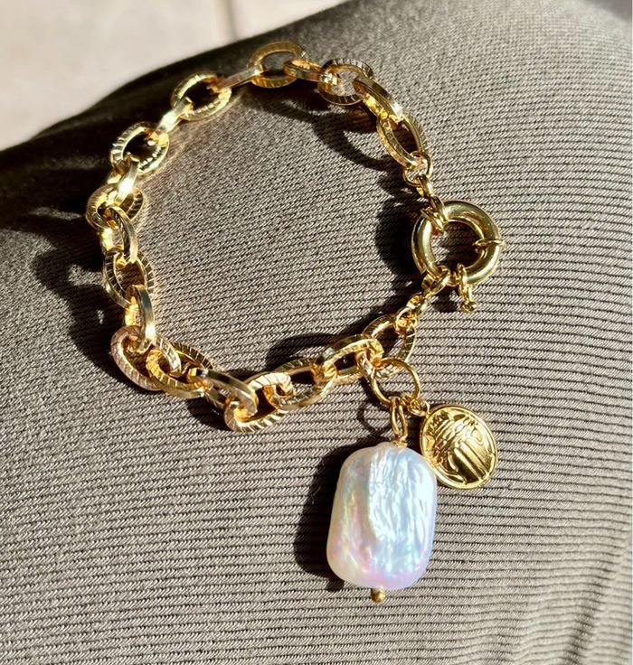 Bracelet talisman perle d’eau douce et amulette scarabée - photo numéro 2